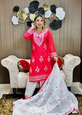 চিকেনকারি নেকলেস ডিজাইনের এমব্রয়ডারি কাজ করা থ্রি-পিস কালেকশন_img_3