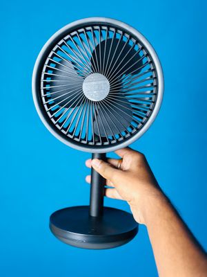 Xiaomi AISOLOVE F5 4000mAh Rechargeable Desk Fan – Black and White Color_img_1
