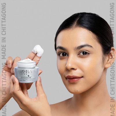 Lotus WhiteGlow Skin Brightening & Nourishing Night Cream_img_4