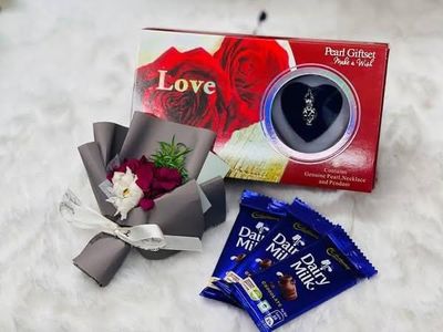 𝐏𝐫𝐞𝐦𝐢𝐮𝐦 𝐖𝐡𝐢𝐭𝐞 𝐏𝐞𝐚𝐫𝐥 + 3 chocolate + Flower Bouquet_img_1