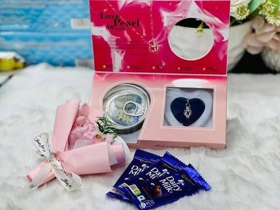 𝐏𝐫𝐞𝐦𝐢𝐮𝐦 𝐖𝐡𝐢𝐭𝐞 𝐏𝐞𝐚𝐫𝐥 + 3 chocolate + Flower Bouquet_img_2
