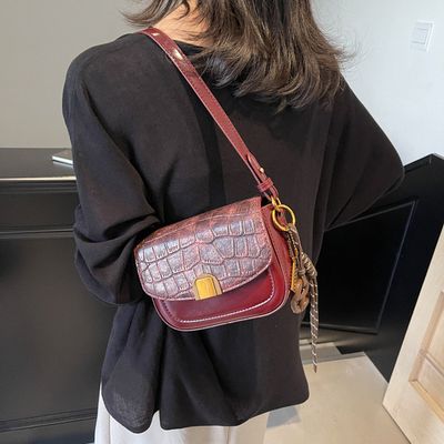 Retro Premium Fashion Crocodile Pattern Saddle Bag_img_17