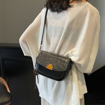 Retro Premium Fashion Crocodile Pattern Saddle Bag_img_19