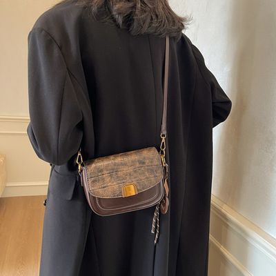 Retro Premium Fashion Crocodile Pattern Saddle Bag_img_20