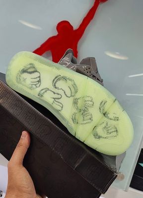 Kaws X Jordan 4 Retro Ash Grey_img_3