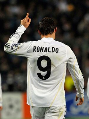 RM 2009-10 HOME KIT - RONALDO 9_img_0