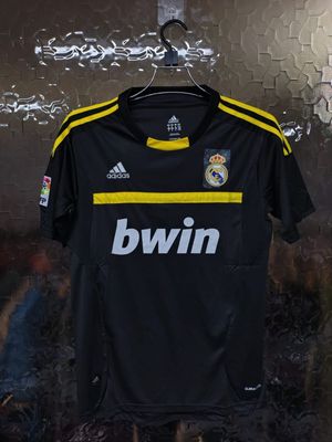 Real Madrid 2011/12 Away GK Kit_img_0