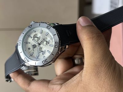 TAG AQUARACER SILVER CASE WHITE STRIP DIAL BLACK BELT_img_0