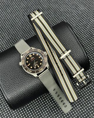 Omega x Seamaster Diver 300M ‘007 Edition (Swiss Made)_img_5