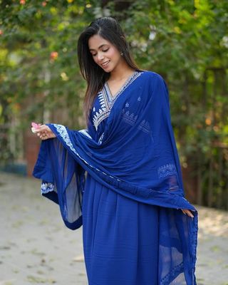 MOost Demanded Blue Ocean Alyea Cut Three piece Set_img_1