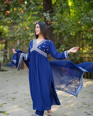 MOost Demanded Blue Ocean Alyea Cut Three piece Set_img_2