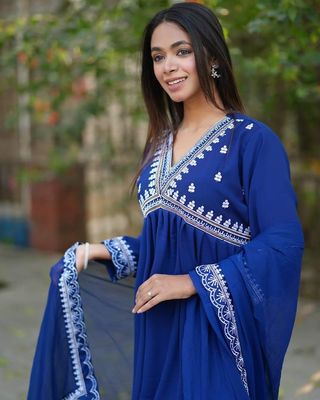MOost Demanded Blue Ocean Alyea Cut Three piece Set_img_3