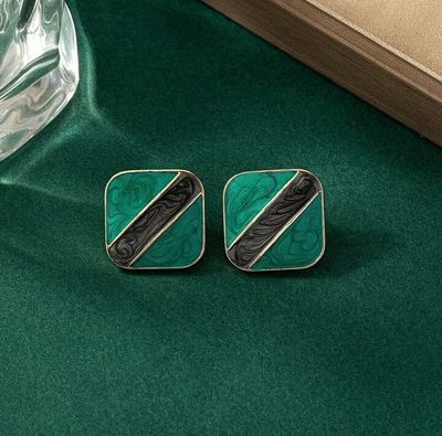 Elegant Square Green Earstuds_img_2