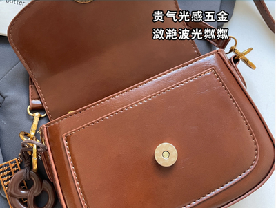 Retro Premium Fashion Crocodile Pattern Saddle Bag_img_12