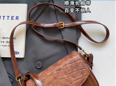 Retro Premium Fashion Crocodile Pattern Saddle Bag_img_13
