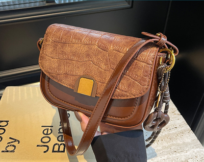 Retro Premium Fashion Crocodile Pattern Saddle Bag_img_15