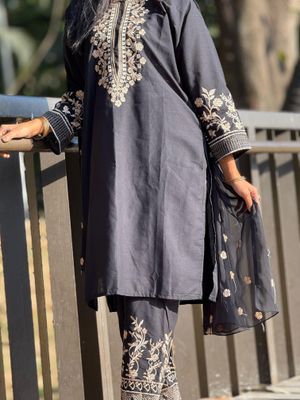 প্রিমিয়াম এমব্রয়ডারি থ্রি পিস_img_1