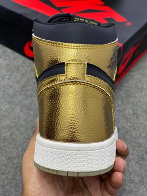 Jordan Men's 1 Retro Black/Metallic Gold_img_3
