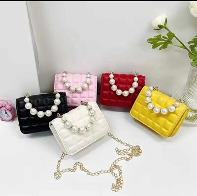 Princes girl preal Fashion hand bagMetarial : pu latherPrimium quality Color type 4_img_0