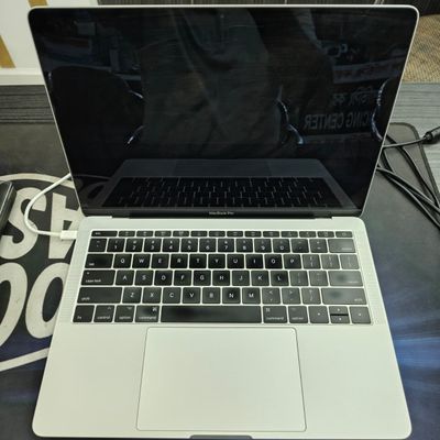Apple MacBook Pro 2017, Core i5 2017, 8GB RAM, 256GB SSD, 13.3-inch 2K LED Retina Display_img_1
