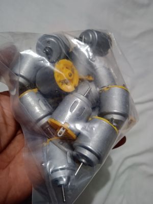 3v to 4v motor/toy car motor._img_1