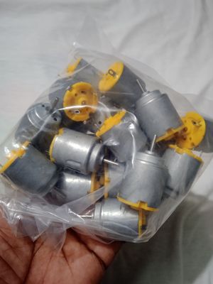3v to 4v motor/toy car motor._img_3
