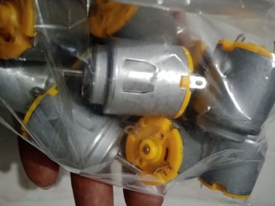 3v to 4v motor/toy car motor._img_9