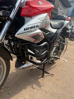 Premium Heavy Engin Gourde Bumper For Suzuki Gixxer Nacked Version_img_1