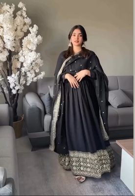 Luxury Embroidery Gown_img_3