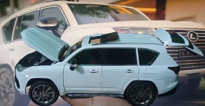 Lexus LX 600 1:24 Scale Alloy Model Car_img_0