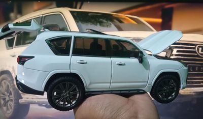 Lexus LX 600 1:24 Scale Alloy Model Car_img_1