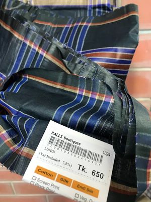 Black and Blue Checkered Pattern: Sirajganj Cotton Lungi | Palli_img_3