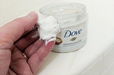 Dove – Exfoliating Body Scrub Macadamia & Rice Milk – 225ml_img_1