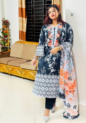 রজনীগন্ধা (Rajonigondha) Luxury Swiss Lawn Three-Piece_img_2