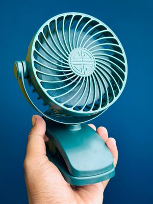 P8 USB Small Handheld Rechargeable Clip Fan_img_1