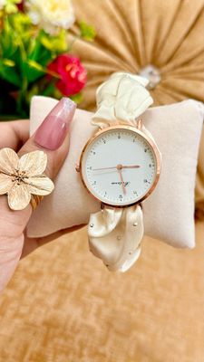 Elegant Pearl Scrunchie Watch – Stylish Bracelet Timepiece for Women_img_0