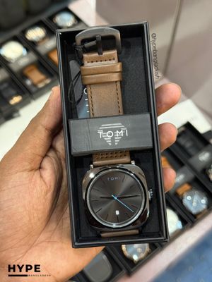 TOMI T-084 Men's Leather Belt Quartz Watch With Date (Black)_img_3