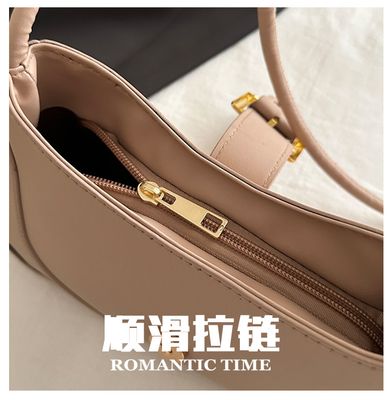 Belt design shoulder bag_img_5