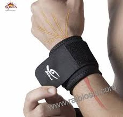 Wrist Support - Provides Stability And Comfort For Wrists During Workouts And Activities - Pack Of 1 In Black Color_img_5