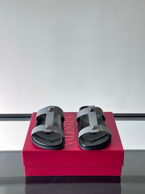 Valentino Garavani Rockstud flat sandals (1:1)_img_0