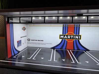 1:64 Diorama House: MARTINI with LED_img_1