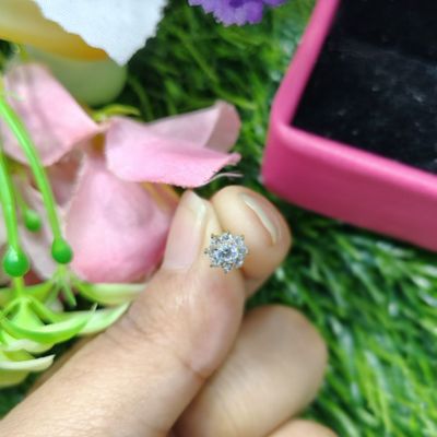 9-Stone Floral Nose Pin (With gift box)_img_3