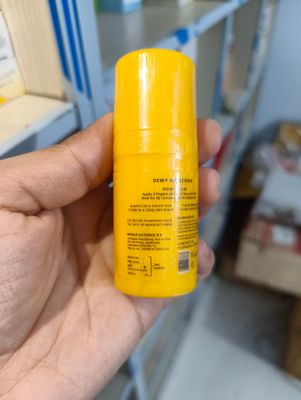 Foxtale Cover Up Dewy Sunscreen SPF 70 PA++++ 15ml_img_3