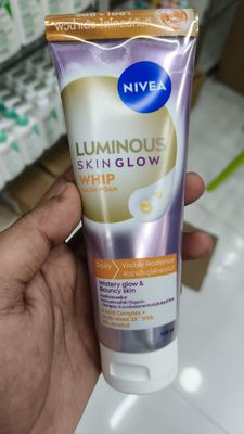 NIVEA Luminous Skin Glow Whip Wash Foam_img_1