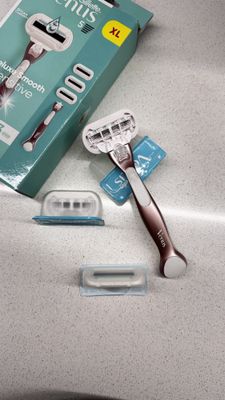 Gillette Venus 5 XL With (Aloe Vera)_img_1