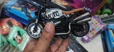 Die-Cast Metal Toy Bike – Pull Back Action Motorcycle for Kids_img_1