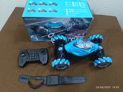 Hand Gesture RC Stunt Car – 4x4 Drift Car with Remote Control & Gesture Sensor Watch_img_2