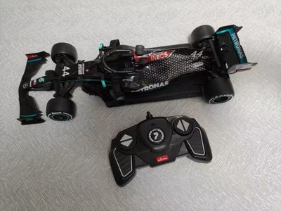 1:18 Scale Mercedes-AMG F1 W11 EQ Performance remote-controlled car._img_1