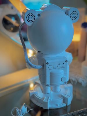 Astronaut Star Projector Lamp_img_1