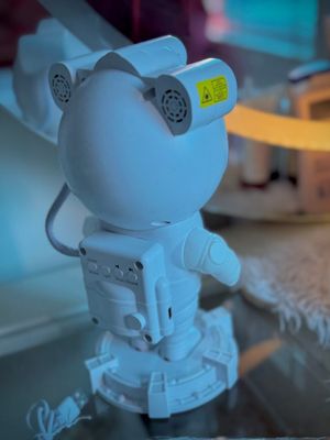 Astronaut Star Projector Lamp_img_2